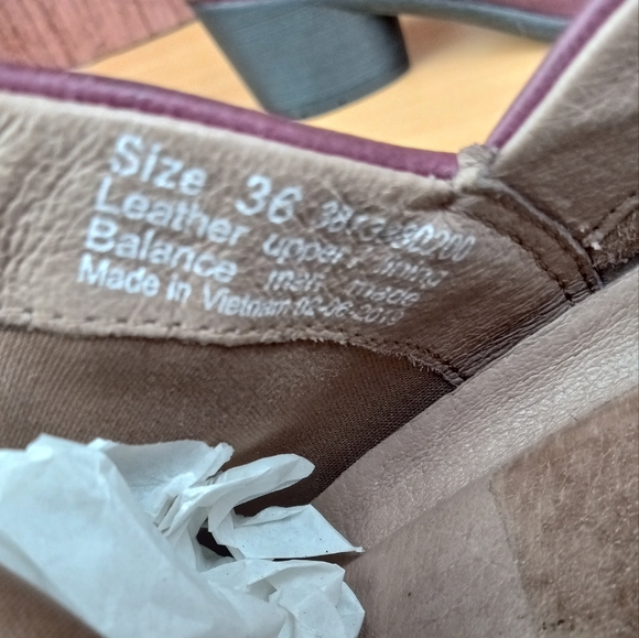 NWT DANSKO 'Raina' Genuine Leather Ankle Boot in Plum Sz. 36 - Picture 6 of 7